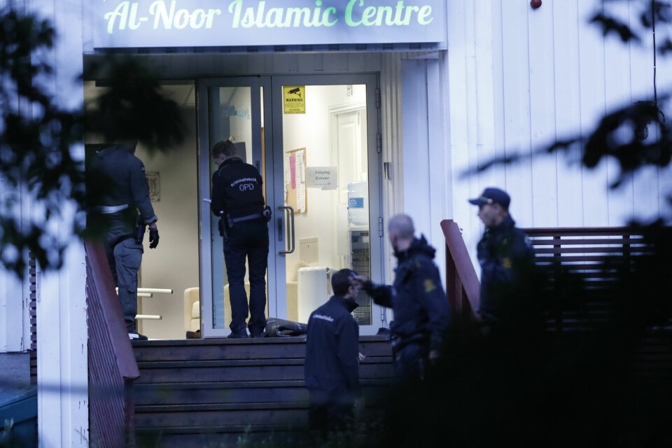 Bærum 20190810. Politiet jobber på åstedet etter en skyteepisode i Al-Noor Islamic Centre moskéen i Bærum Bærum 20190810. Politiet jobber på åstedet etter en skyteepisode i Al-Noor Islamic Centre moskéen i Bærum