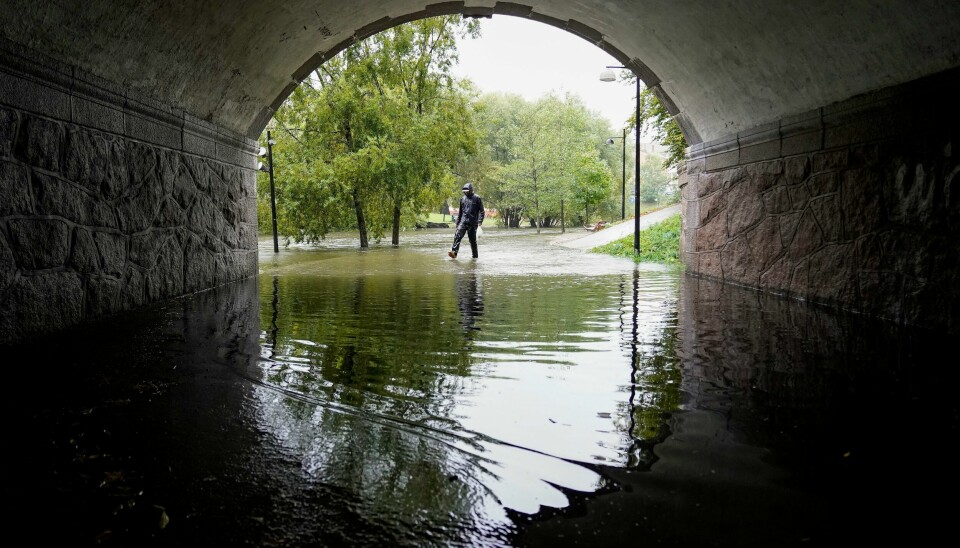 Det ble målt ny oktober-døgnrekord for nedbør flere steder i Oslo lørdag. Høy vannstand i Akerselva søndag. Det har vært sterk vind og mye nedbør flere steder i landet i dag.Foto: Torstein Bøe / NTB