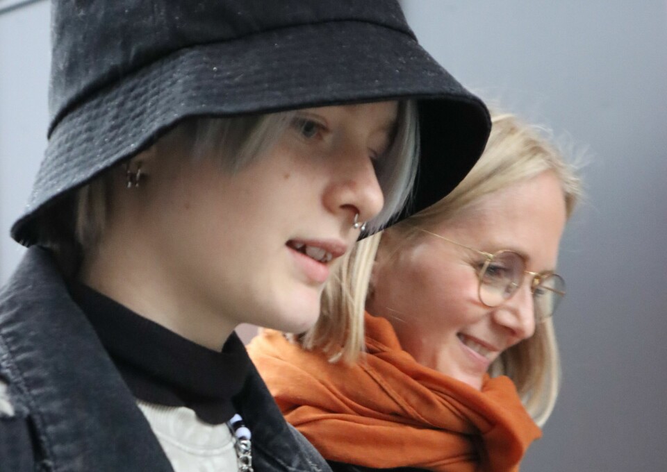 Mac (14) her sammen med sin mor Tiril Valeur. Valeur forteller at Mac er mer selvsikker nå enn før. Mac