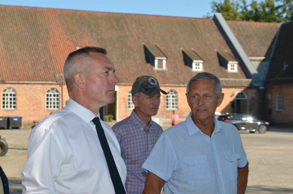 – Kommunen bør være en aktiv partner i utvikling av Gamlebyen, men problemet er at forsvaret ikke er en spiller man kan forholde seg til, sa Høyres gruppeleder Truls Velgaard (bakerst) til forsvarsminister Frank Bakke-Jensen da han besøkte Gamlebyen i august. Til høyre tidligere kommandant, Dag Strømsæther. – Staten må ta et ansvar for Gamlebyen, og Forsvarsbygg få et klart mandat – det har ikke forvaltningsorganet i dag, var Dag Strømsæthers klare beskjed til forsvarsminister Frank Bakke-Jensen under rundturen i Gamlebyen mandag. Bakerst: gruppeleder for Fredrikstad Høyre, Truls Velgaard.