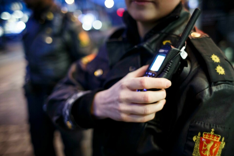 Illustrasjonsfoto. SKI 20161213.Politiet i arbeid. Politifolk patruljerer gatene i Ski. NB! Modellklarert til redaksjonell bruk. Foto: Heiko Junge / NTB