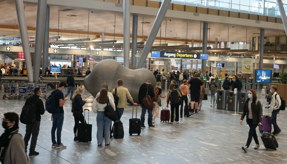 Nå droppes munnbindkravet på Oslo lufthavn Gardermoen. Nå droppes munnbindkravet på Oslo lufthavn Gardermoen.Foto: Geir Olsen / NTB