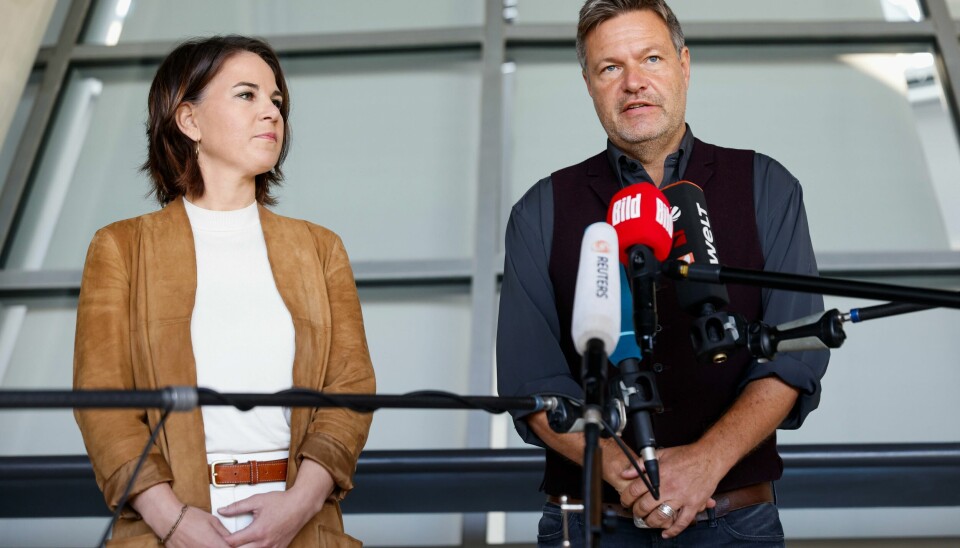 De grønnes partilederduo Annalena Baerbock og Robert Habeck sa onsdag at partiet vil danne regjering med sosialdemokratiske SPD og det liberale partiet FDP. De grønnes partilederduo Annalena Baerbock og Robert Habeck sa onsdag at partiet vil danne regjering med sosialdemokratiske SPD og det liberale partiet FDP.