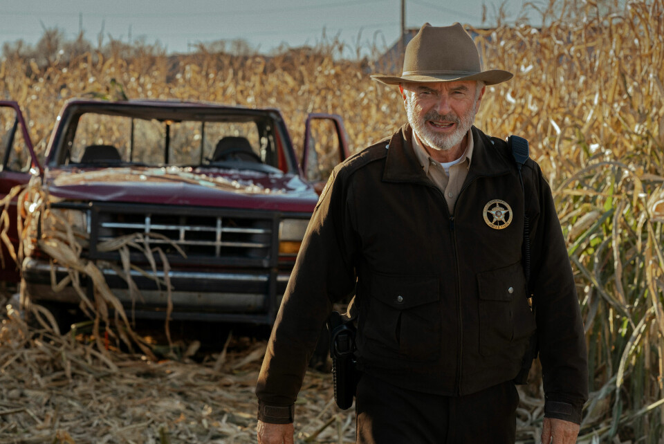 Sam Neill er sheriffen i en amerikansk småby som oppdager noe muffens i åkeren i «Invasion». Sam Neill er sheriffen i en amerikansk småby som oppdager noe muffens i åkeren i «Invasion».