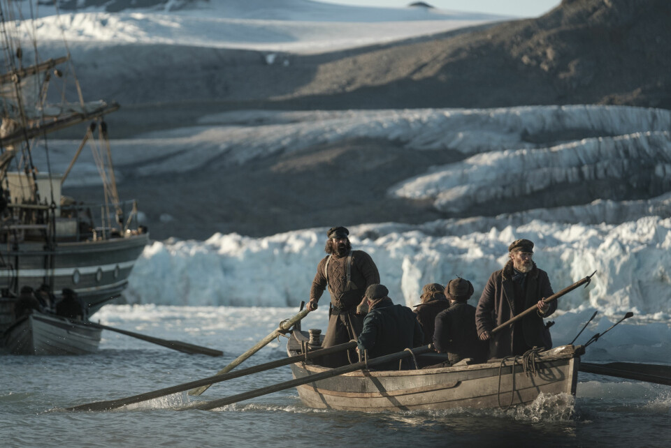 «Iskaldt hav» er den neste kritikerroste BBC-serien som NRK har å by på. Serien om hvalfangere i Arktis på 1880-tallet har Colin Farrell og Stephen Armstrong i sentrale roller. «Iskaldt hav» er den neste kritikerroste BBC-serien som NRK har å by på. Serien om hvalfangere i Arktis på 1880-tallet har Colin Farrell og Stephen Armstrong i sentrale roller.