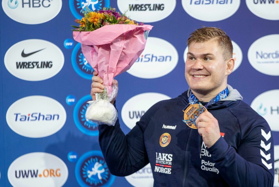 Oskar Marvik med sin bronsemedalje i årets bryte-VM i Jordal Amfi. Oskar Marvik med sin bronsemedalje i årets bryte-VM i Jordal Amfi.