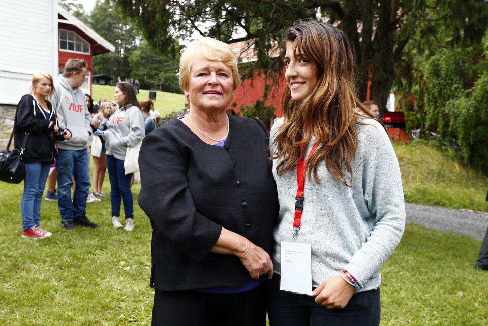 Tidligere statsminister Gro Harlem Brundtland sammen med Lara Rashid på Utøya. Tidligere statsminister Gro Harlem Brundtland sammen med Lara Rashid på Utøya.
