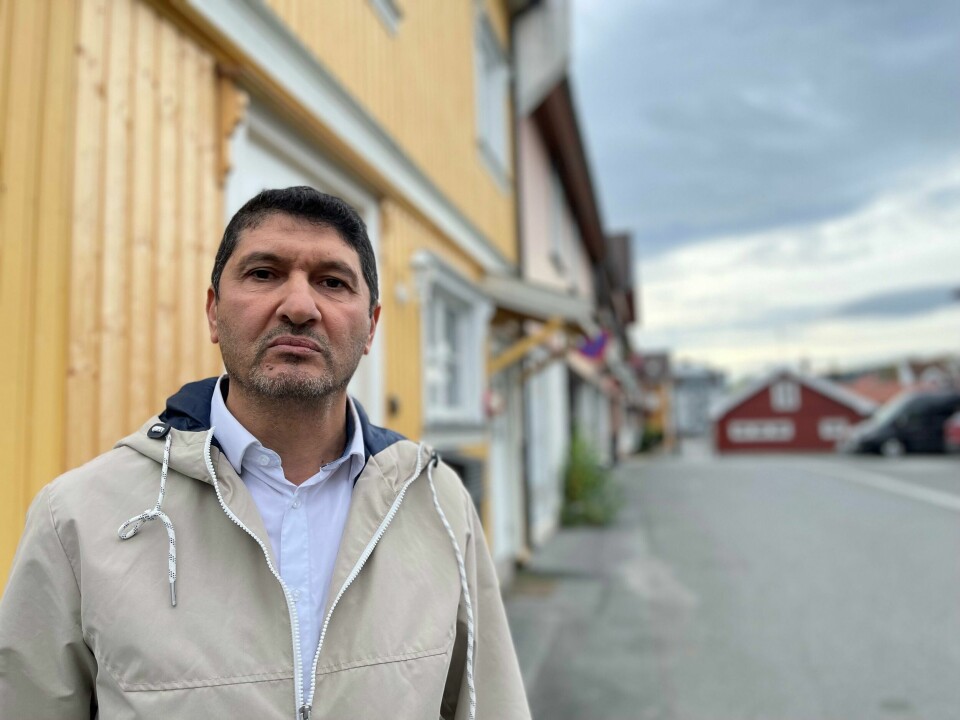 Styreleder i Kongsbergs eneste moské, Oussama Tlili, er bekymret for hvordan angrepet i byen hans vil påvirke muslimer i Norge, nå som det er kjent at en dansk konvertitt til Islam står bak. Styreleder i Kongsbergs eneste moské, Oussama Tlili, er bekymret for hvordan angrepet i byen hans vil påvirke muslimer i Norge, nå som det er kjent at en dansk konvertitt til Islam står bak.