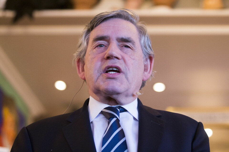 Tidligere statsminister i Storbritannia, Gordon Brown, som nå er ambassadør for global helsefinansiering i FN, mener det må bli fortgang på vaksinering i Afrika. Tidligere statsminister i Storbritannia, Gordon Brown, som nå er ambassadør for global helsefinansiering i FN, mener det må bli fortgang på vaksinering i Afrika.