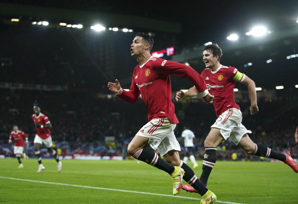 Cristiano Ronaldo fullførte Manchester Uniteds snuoperasjon og sikret seieren mot Atalanta. Cristiano Ronaldo jubler sammen med lagkaptein Harry Maguire etter å ha scoret Manchester Uniteds vinnermål i snuoperasjonen mot Atalanta. Foto: Martin Rickett, PA via AP / NTB