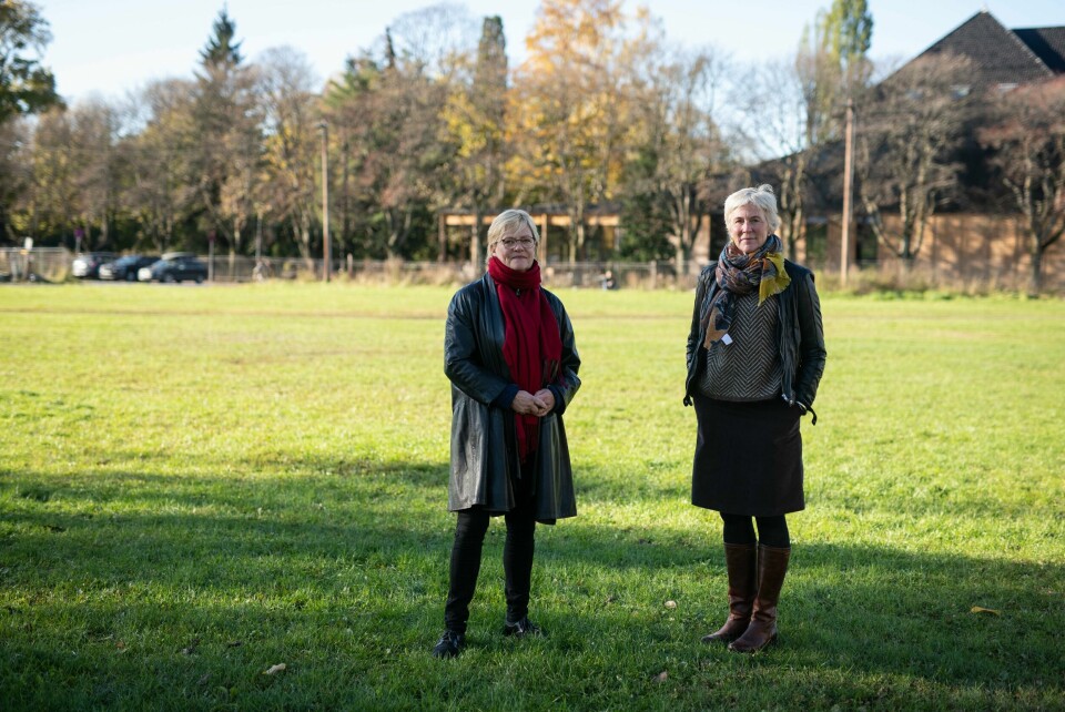 Styreleder i Naturhistorisk museum Kristin Halvorsen, og direktør Brit Lisa Skjelkvåle er svært skuffet over Solberg-regjeringen. Her på Sirkusplassen i Oslo, der det planlagte veksthuset skulle bygges. Kristin Halvorsen & Brit Lisa Skjelkvåle, her på tomten hvor det forhåpentligvis skal bygges et veksthus.