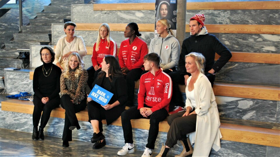 Lokale ambassadører for TV-aksjonen 2021 i Fredrikstad. F.v: domprost Kari Mangrud Alvsvåg, illustratør og reklamebyrå-eier Gro Børresen, artist Oda Gondrosen, FFK-spill ida Christin Stenrud, ordfører Siri Martinsen, FBK-spiller Candy Jabateh, FFK-spiller Alexander Zoulakis, FBK-kaptein Julie Hulleberg, Wik & Walsøe-gründer Linda Walsøe og artist Per Olav «Skranglebein» Hoff Mydske. Lokale ambassadører for TV-aksjonen 2021 i Fredrikstad. F.v: domprost Kari Mangrud Alvsvåg, illustratør og reklamebyrå-eier Gro Børresen, artist Oda Gondrosen, FFK-spill ida Christin Stenrud, ordfører Siri Martinsen, FBK-spiller Candy Jabateh, FFK-spiller Alexander Zoulakis, FBK-kaptein Julie Hulleberg, Wik & Walsøe-gründer Linda Walsøe og artist Per Olav «Skranglebein» Hoff Mydske.