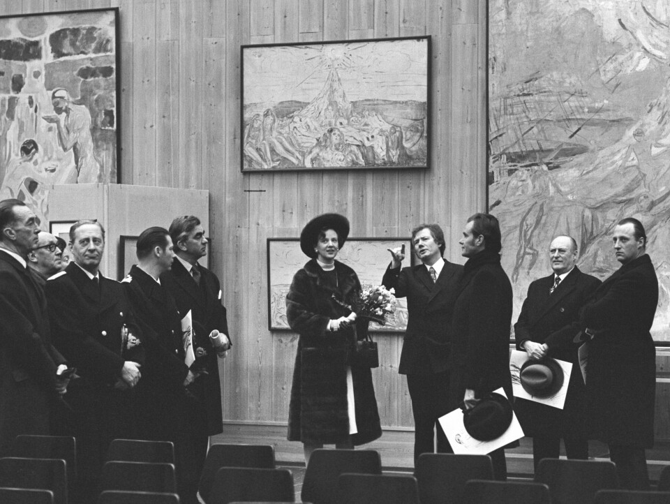 Munchmuseet i 1973. Dronning Margrethe av Danmark og familien på 3 dagers offisielt besøk i Oslo. Omvisning på Munchmuseet sammen med kong Olav og kronprins Harald. Munchmuseet i 1973. Dronning Margrethe av Danmark og familien på 3 dagers offisielt besøk i Oslo. Omvisning på Munchmuseet sammen med kong Olav og kronprins Harald.