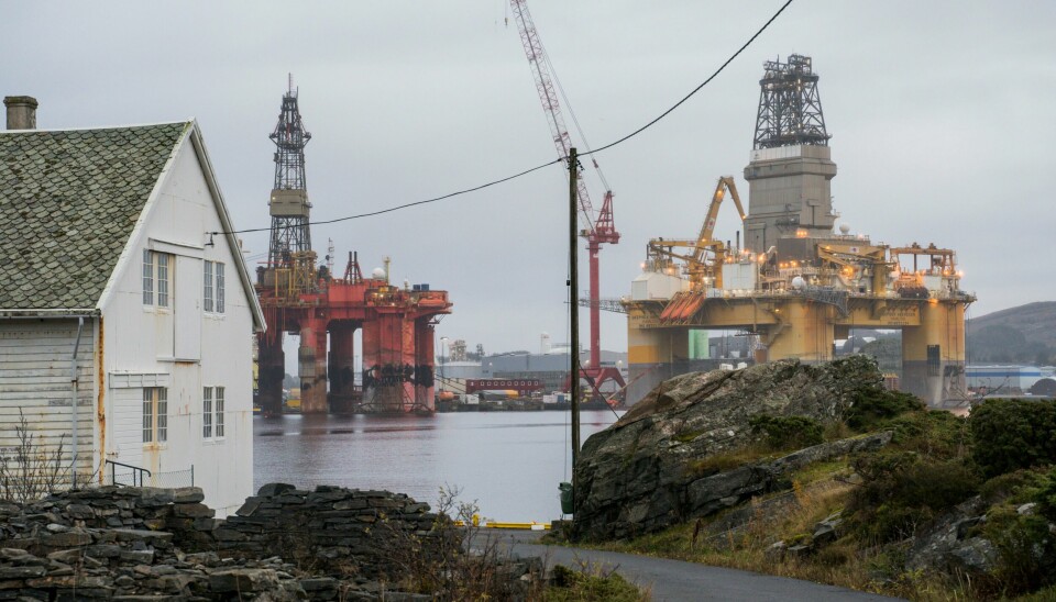 Det går mot slutten for norsk olje og gass, enten vi vil eller ikke. Snart vil flere oljerigger ligge i opplag, som her på Hanøytangen industriområde utenfor Bergen. Det går mot slutten for norsk olje og gass, enten vi vil eller ikke. Snart vil flere oljerigger ligge i opplag, som her på Hanøytangen industriområde utenfor Bergen.