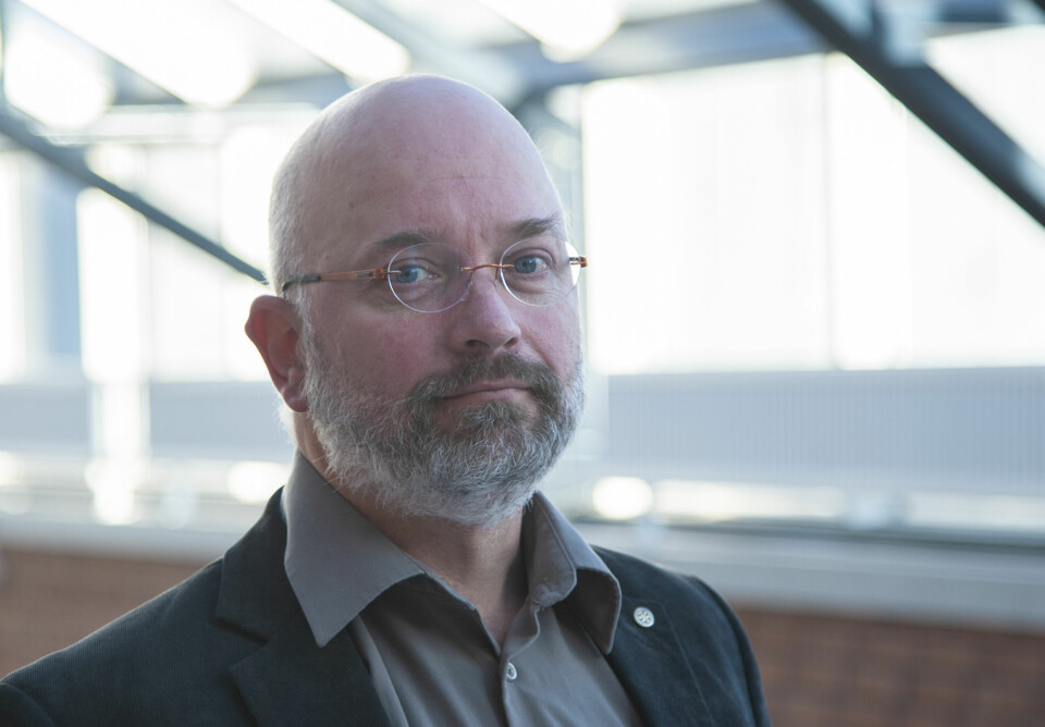 Professor i mikrobiologi vedUniversitetet i Sør-Øst Norge, Jörn Klein, synes det virker som pandemien har blitt en personlig sak for helsetoppene. Professor i mikrobiologi vedUniversitetet i Sør-Øst Norge, Jörn Klein, synes det virker som pandemien har blitt en personlig sak for helsetoppene.