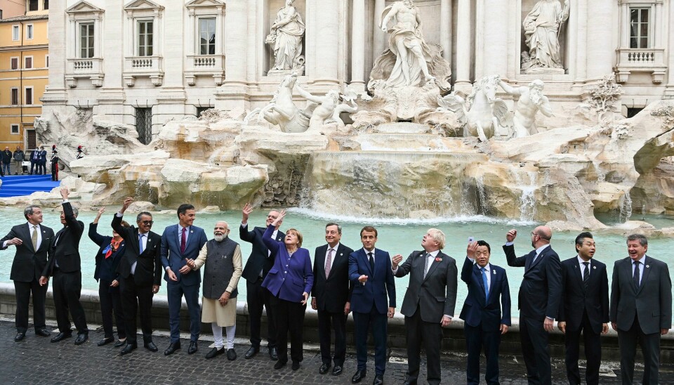 «Familiebilde» av verdenslederne på G20-møtet foran Fontana di Trevi i Roma. «Familiebilde» av verdenslederne på G20-møtet. Foto: Jeff J Mitchell/ Pool via AP / NTB