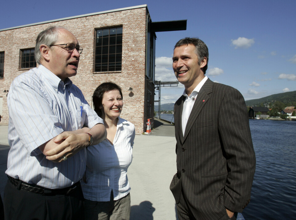 Nestleder Helga Pedersen flankert av partileder Jens Stoltenberg (t.h.) og partisekretær Martin Kolberg før Arbeiderpartiets sentralstyremøte i Drammen i 2007. Kolberg