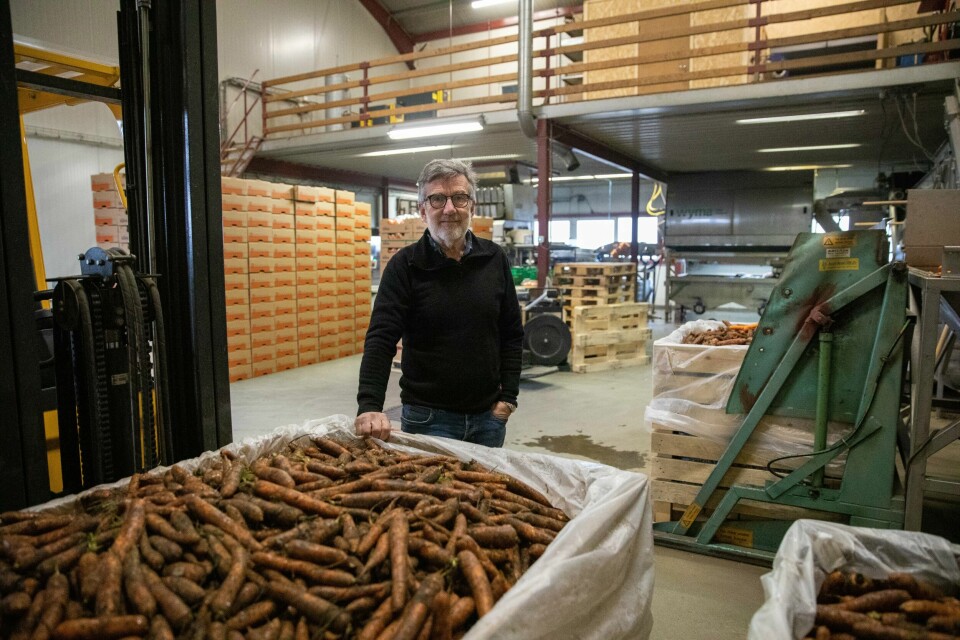 Bonde Jens Edvard Kase takker norsk ungdom for at årets innhøsting gikk så bra som den gjorde. Bonde Jens Edvard Kase takker norsk ungdom for at årets innhøsting gikk så bra som den gjorde.