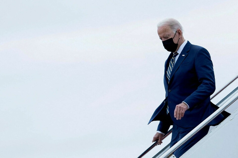 Joe Biden kommer dedikert til Glasgow, klar for å oppfylle sine klimaforpliktelser og vise verden veien. Men Biden regjerer over en nasjon som bare blir mer og mer splittet, og amerikansk politikk er skjør. .