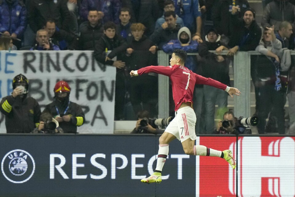 Ronaldo feirer scoring. Cristiano Ronaldo feiret sin 138. mesterligascoring etter å ha scoret for Manchester United i fjerde CL-kamp på rad i høst. Foto: Luca Bruno, AP / NTB