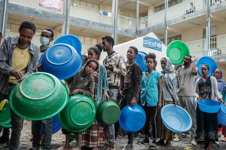 Flyktninger venter i matkø i Etiopias Tigrayregion i juni i år. Landet har gått fra å være Afrikas store håp til å være herjet av en av verdens største humanitære kriser.