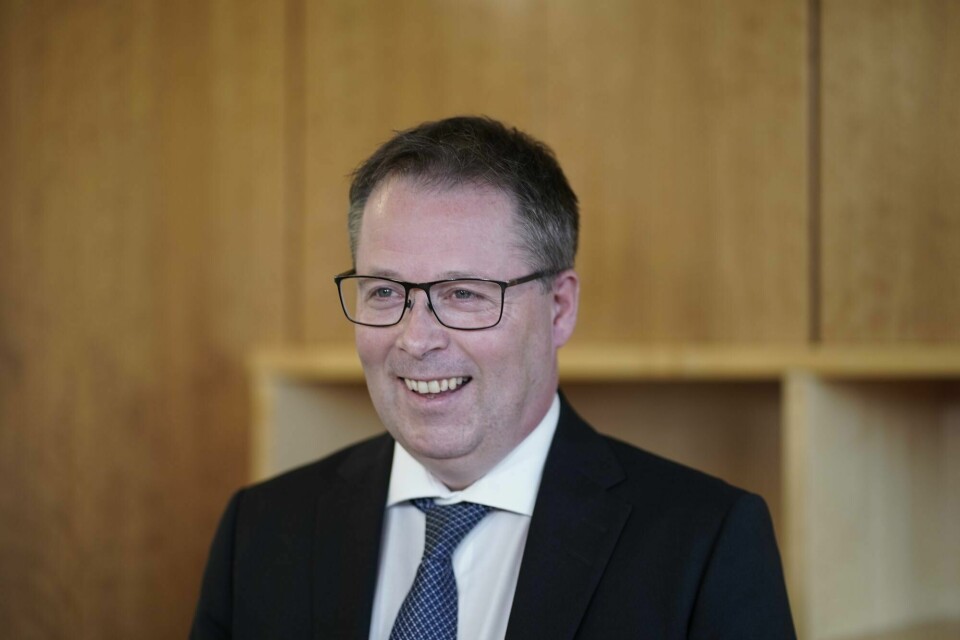 Kommuner og fylkeskommuner som ønsker å oppløse tvangssammenslåinger må søke innen 1. mars neste år. På bildet er kommunal- og distriktsminister Bjørn Arild Gram. Bjørn Arild Gram