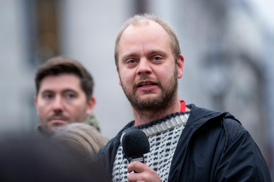 Mimir Kristjansson sitter i arbeids- og sosialkomiteen på Stortinget for Rødt. Mimir Kristjansson sitter i arbeids- og sosialkomiteen på Stortinget for Rødt.