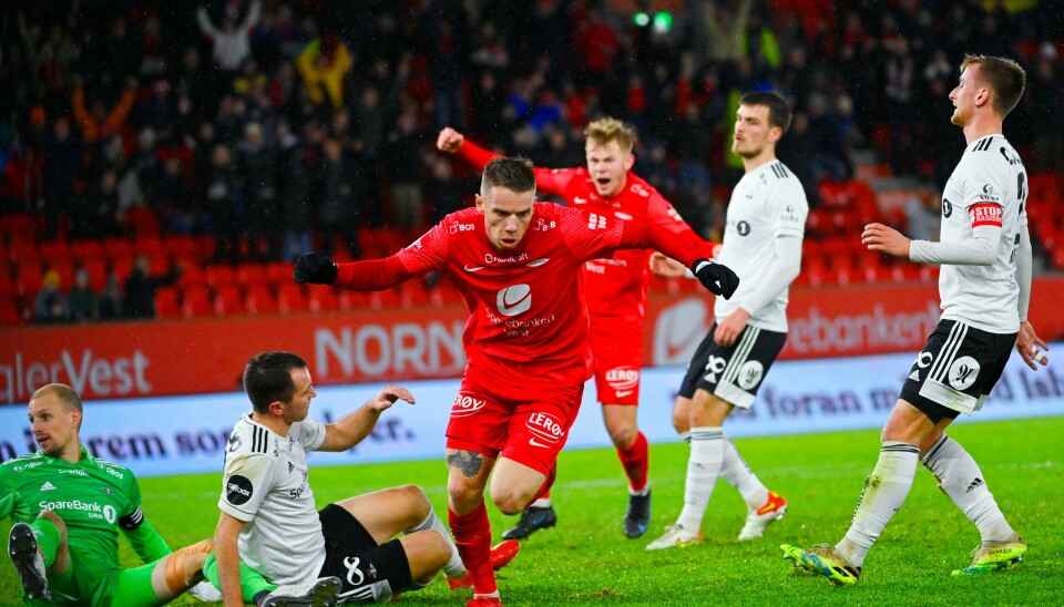 Robert Taylor gjorde 2-1 for Brann, men bergenserne måtte nøye seg med 2-2 i lørdagens kamp mot Rosenborg. Robert Taylor gjorde 2-1 for Brann, men bergenserne måtte nøye seg med 2-2 i lørdagens kamp mot Rosenborg.Foto: Marit Hommedal / NTB