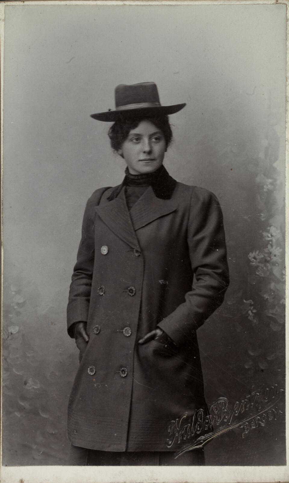 Rachel Helland (senere Grepp) (1879-1961), rundt 1900. Rachel Helland (senere Grepp) (1879-1961), rundt 1900.