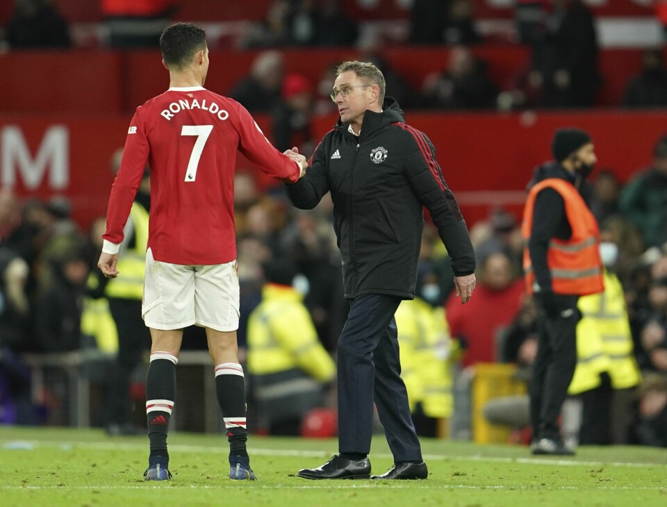 Manchester Uniteds må utsette også lørdagens kamp. Ralf Rangnick og Cristiano Ronaldo møter Lionel Messi og PSG. Foto: Jon Super / AP / NTB