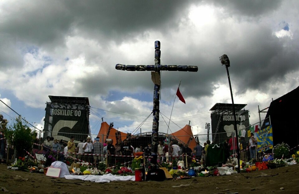 Ni unge menn omkom i trengselen under konserten med Pearl Jam på Roskilde Festival i 2000 Ni unge menn omkom i trengselen under konserten med Pearl Jam på Roskilde Festival i 2000