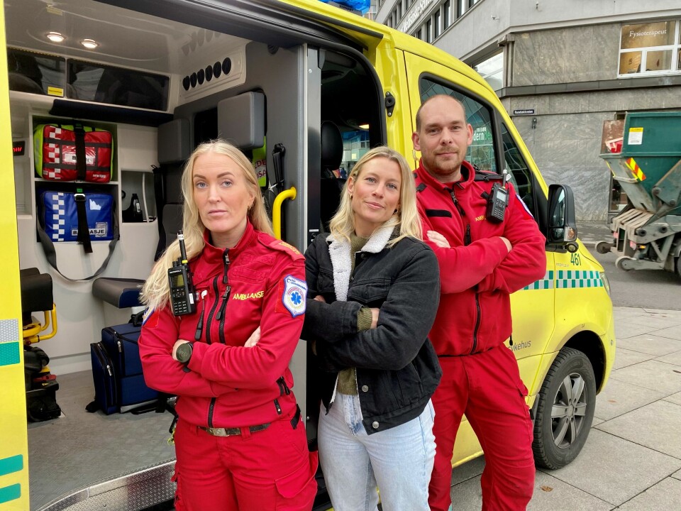 Eva Aarsandsier hun aksepterte prisen for årets modigste kvinne på vegne av alle som jobber i beredskapstjenesten. Her med kollegene Malin Renate Myra og Erik Ødegård, som begge også var med under redningsaksjonen på Gjerdrum. Raset på Gjerdrum