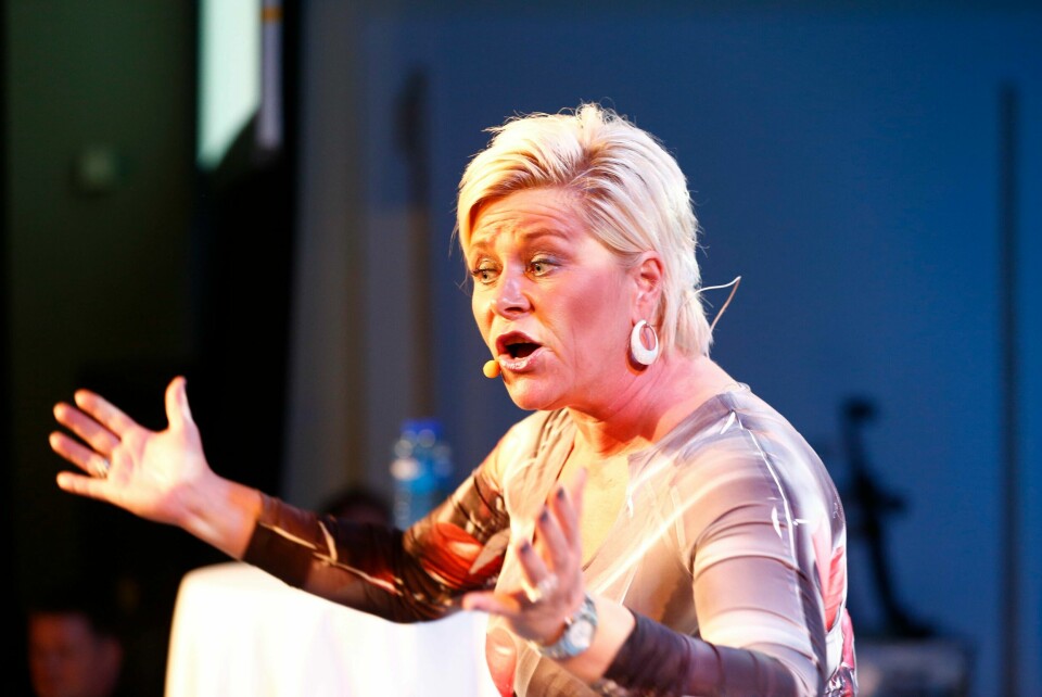 Gledesrusen tok overhånd på Frps valgvake i 2013, skriver Siv Jensen i sin nye bok. Hun angrer på at hun ropte «Morn'a, Jens» fra talerstolen. Gledesrusen tok overhånd på Frps valgvake i 2013, skriver Siv Jensen i sin nye bok. Hun angrer på at hun ropte «Morn'a, Jens» fra talerstolen. Foto: Gorm Kallestad / NTB