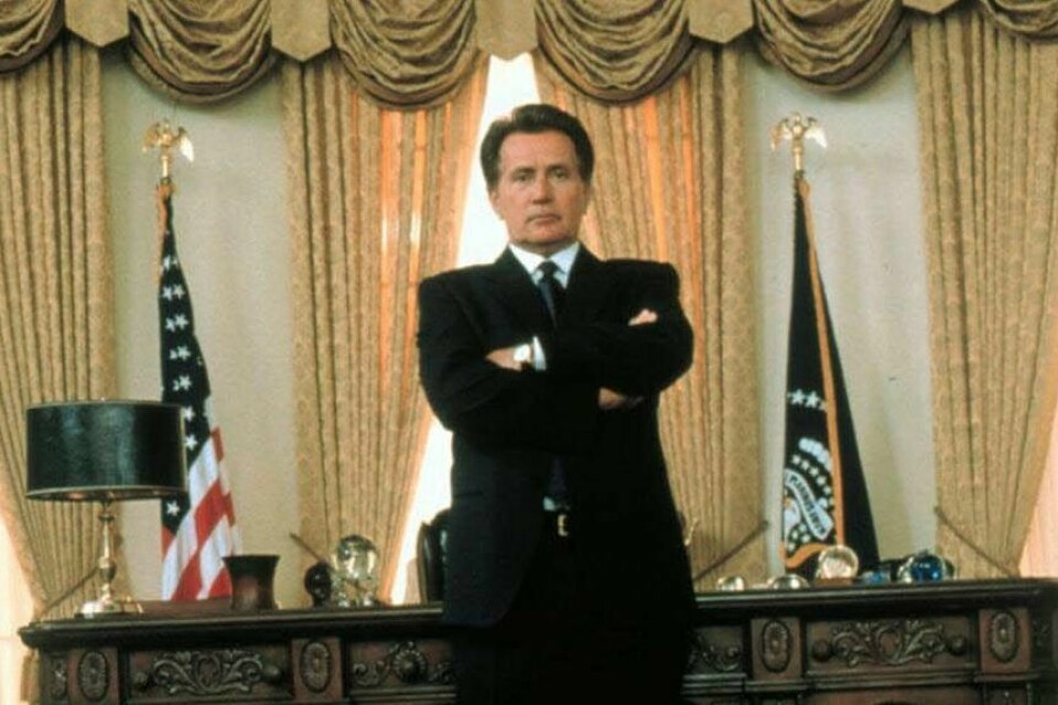 Martin Sheen ble tiljublet på gaten som om han var president på ekte i årene «The West Wing» gikk på amerikansk TV. Hans president Bartlet var en mer troverdig og bedre likt enn virkelighetens president George W. Bush. Martin Sheen ble tiljublet på gaten som om han var president på ekte i årene «The West Wing» gikk på amerikansk TV. Hans president Bartlet var en mer troverdig og bedre likt enn virkelighetens president George W. Bush.