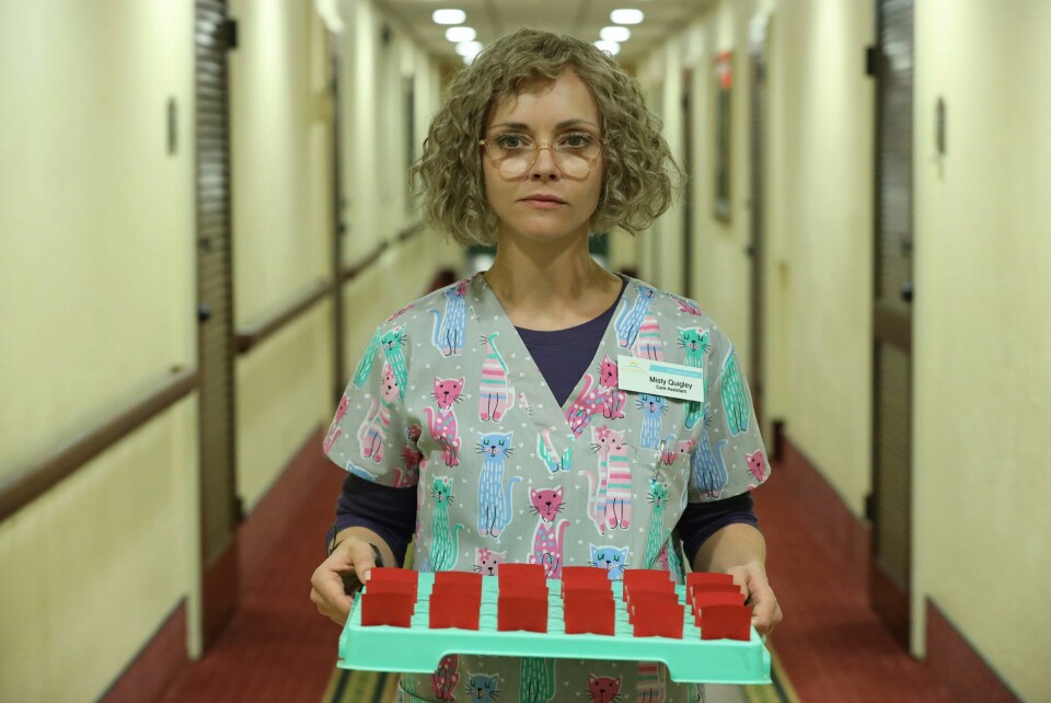 Christina Ricci har rollen som Misty, en av de overlevende fra skolejentenes opphold i ødemarken. Christina Ricci har rollen som Misty, en av de overlevende fra skolejentenes opphold i ødemarken.