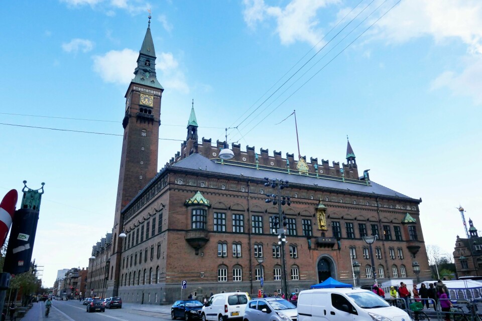 Socialdemokratiet, som det danske arbeiderpartiet heter, har vært største parti i København rådhus siden 1909. Tirsdag kan det endre seg. Det radikale sosialistpartiet Enhedslisten kan bli største parti ifølge enkelte målinger. Socialdemokratiet, som det danske arbeiderpartiet heter, har vært største parti i København rådhus siden 1909. Tirsdag kan det endre seg. Det radikale sosialistpartiet Enhedslisten kan bli største parti ifølge enkelte målinger.