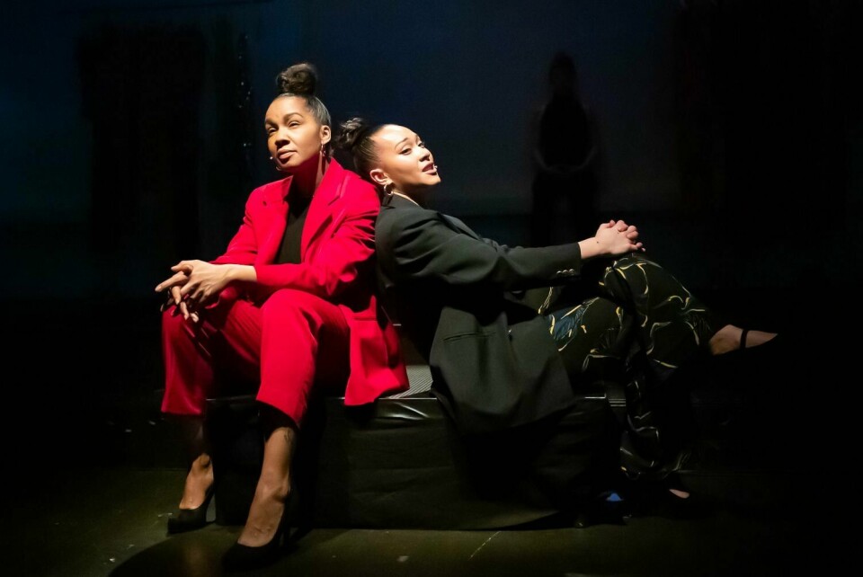 Nordic Black Theatre fortsetter sin utforskende hyllest av sterke personligheter. Nå setter de opp «Maya Angelou: Black Woman Rising». Maya Angelou: Black Woman Rising».
