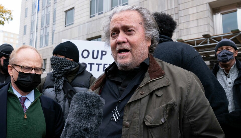 Donald Trumps tidligere rådgiver Steve Bannon har overgitt seg til FBI. Donald Trumps tidligere rådgiver Steve Bannon har overgitt seg til FBI. Foto: Jose Luis Magana / AP / NTB