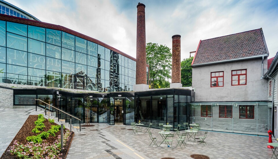 Plassen utenfor IDDIS Norsk grafisk museum & Norsk hermetikkmuseum. Iddis