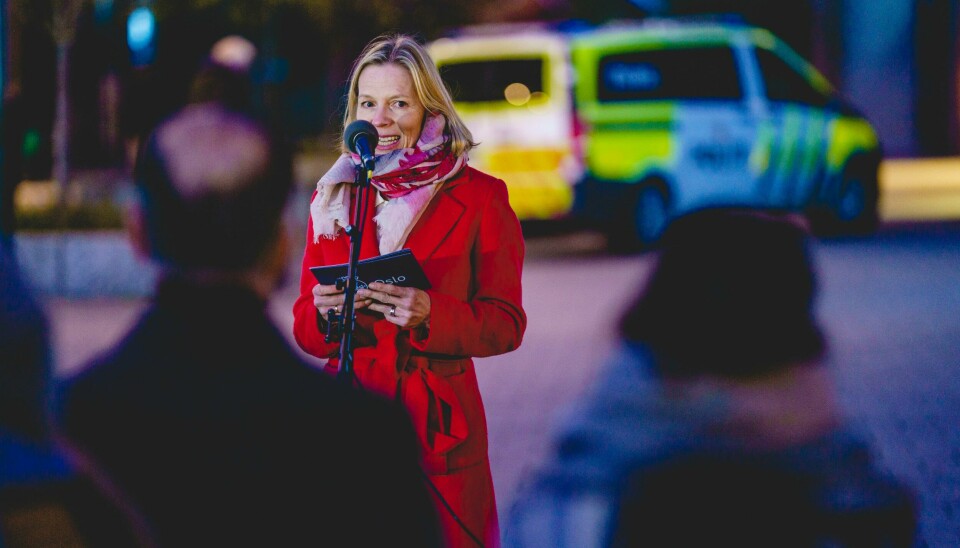 Utdanningsdirektør i Oslo, Marte Gerhardsen, her avbildet på folkemøte på Mortensrud, har fått press på seg fra Arbeidstilsynet og Statsforvalteren. Marte Gerhardsen, direktør i Utdanningsetaten i Oslo