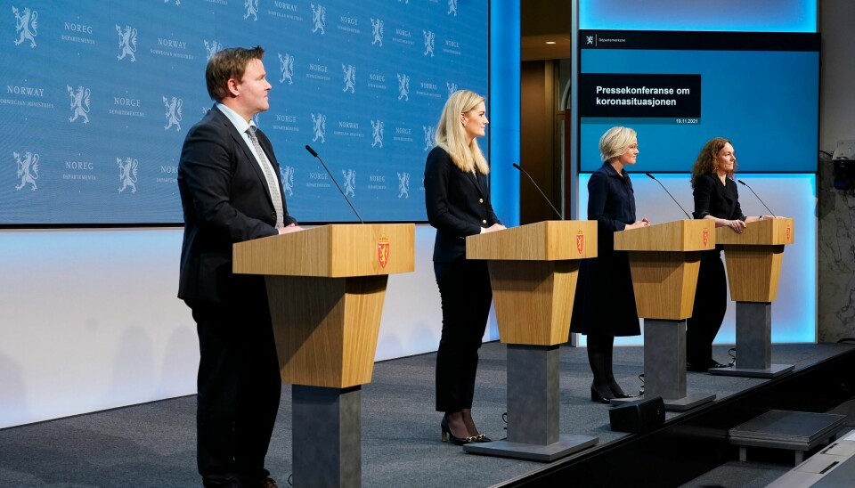 Espen Rostrup Nakstad og direktør i Folkehelseinstituttet, justis- og beredskapsminister Emilie Enger Mehl, helse- og omsorgsminister Ingvild Kjerkol og assisterande helsedirektør Camilla Stoltenberg under fredagens pressekonferanse. Espen Rostrup Nakstad og direktør i Folkehelseinstituttet, justis- og beredskapsminister Emilie Enger Mehl, helse- og omsorgsminister Ingvild Kjerkol og assisterande helsedirektør Camilla Stoltenberg under fredagens pressekonferanse.