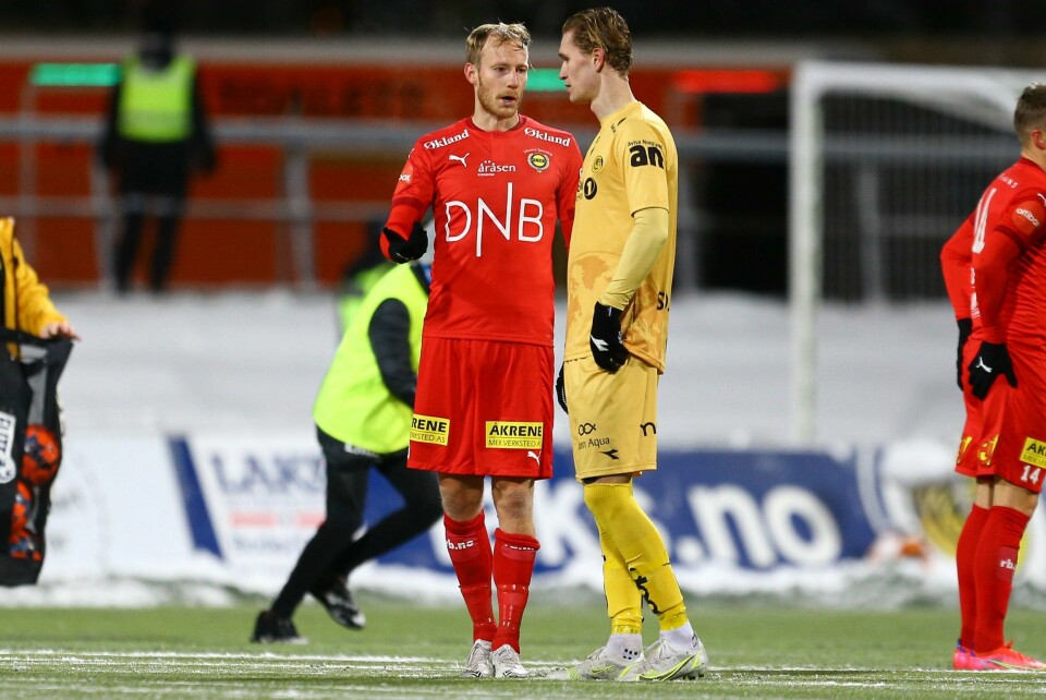 På banen var det gemyttlig mellom Bodø/Glimt og Lillestrøm, men en av bortesupporterne skal ha kommet med rastiske tilrop og drapstrusler mot en av Glimts spillere. På banen var det gemyttlig mellom Bodø/Glimt og Lillestrøm, men en av bortesupporterne skal ha kommet med rastiske tilrop og drapstrusler til en av Glimts spillere. Foto: Mats Torbergsen / NTB