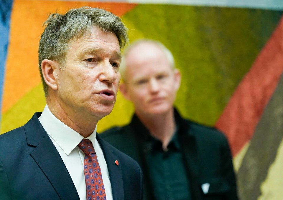 Spenningen er utløst og det er enighet om krisepakka for strømkundene. Terje Aasland og Arbeiderpartiet ble igjen tvunget av SV og Lars Haltbrekken til en mer sosial politikk. .