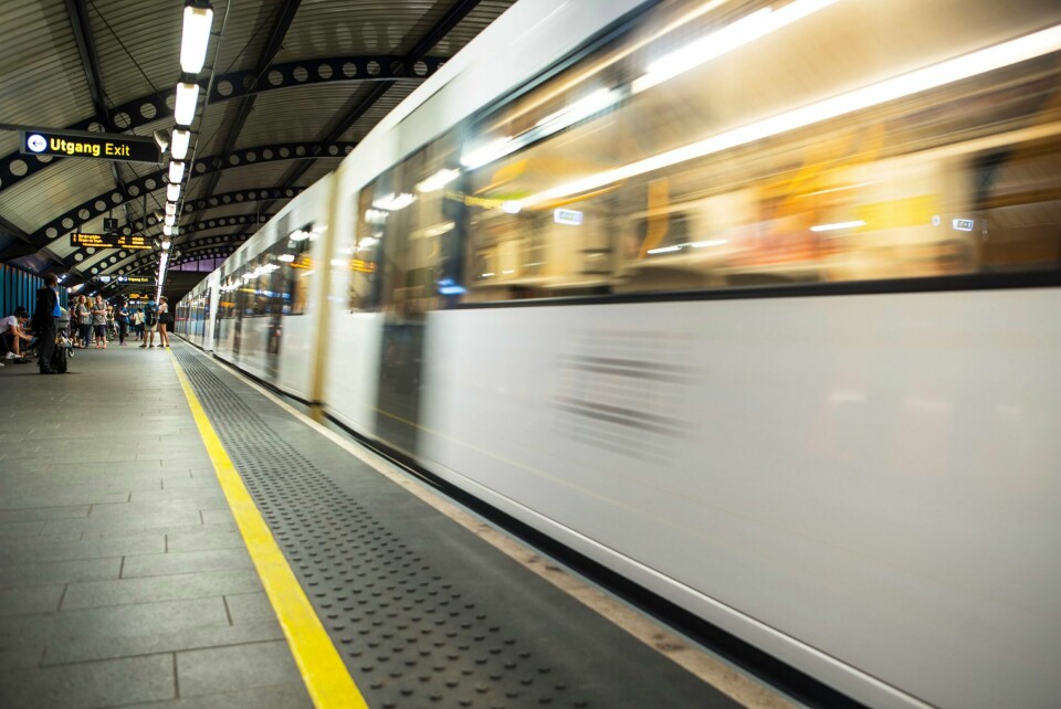 Nå skal dørene på T-bane, buss og trikk i Oslo og Viken igjen åpne seg automatisk. Illustrasjonsfoto: Thomas Brun / NTB