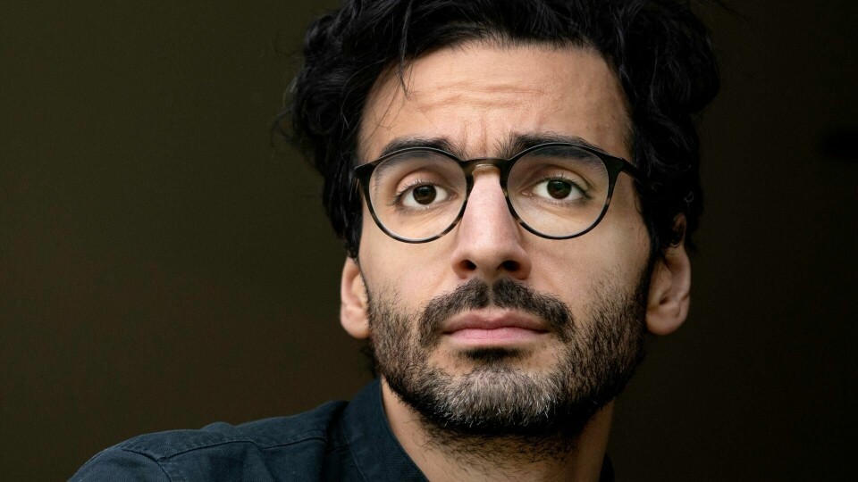 Lege og forfatter Kaveh Rashidi (33). Lege og forfatter Kaveh Rashidi (33) drømmer om å gi sønnen sin en oppvekst som sin egen: full av kjærlighet.
