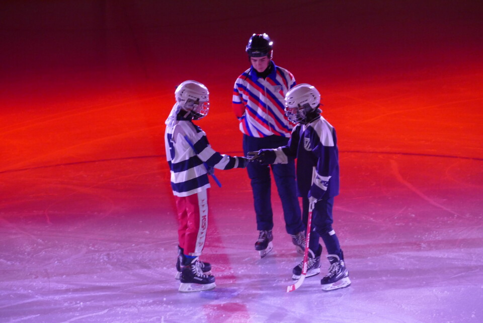 Guttespillere fra Ullevål og Frigg hadde en oppvisningskamp i rinkbandy i Sonja Henie ishall. Guttespillere fra Ullevål og Frigg hadde en oppvisningskamp i rinkbandy i Sonja Henie ishall.