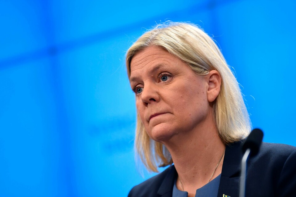 Magdalena Andersson ble onsdag valgt til svensk statsminister, men gikk av sju timer senere siden Miljöpartiet trakk seg. Ved neste korsvei blir hun trolig statsminister for en ren sosialdemokratisk regjering. Magdalena Andersson gikk onsdag av som svensk statsminister, bare timer etter at Riksdagen hadde utnevnt henne. Foto: Pontus Lundahl /TT / NTB