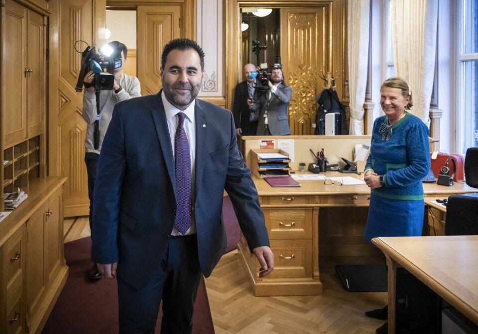 Etter at Masud Gharahkhani ble valgt som stortingspresident, tok han med pressen inn til sitt nye kontor. Etter at Masud Gharahkhani ble valgt som stortingspresident, tok han med pressen inn til sitt nye kontor.