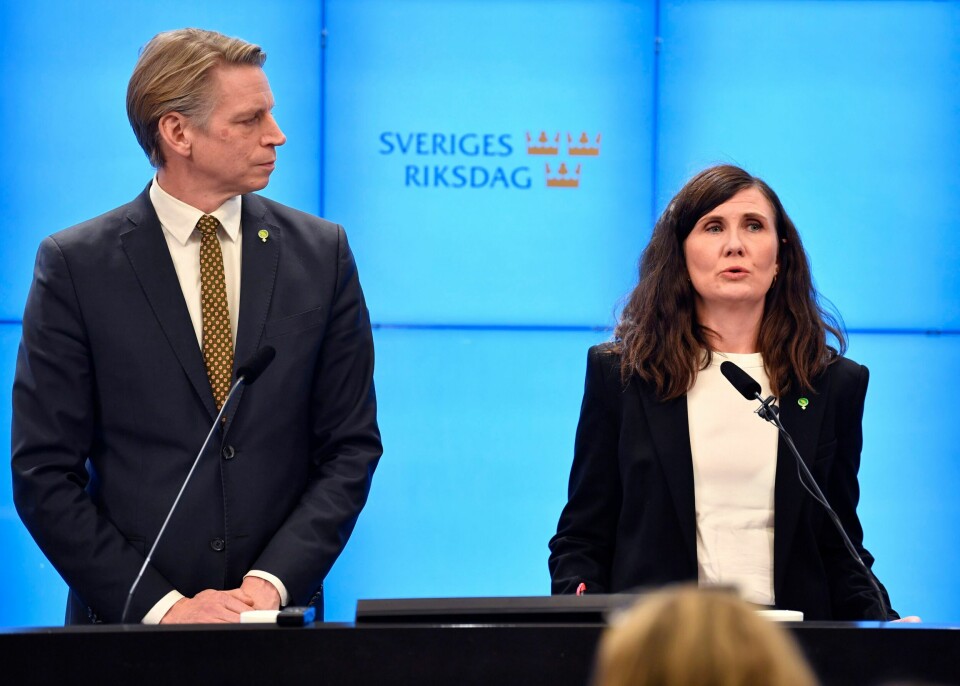 Miljöpartiets talspersoner Per Bolund og Märta Stenevi holdt onsdag et pressetreff etter at opposisjonens budsjett ble stemt igjennom i Riksdagen. Miljöpartiets talspersoner Per Bolund og Märta Stenevi holdt onsdag et pressetreff etter at opposisjonens budsjett ble stemt igjennom i Riksdagen. Foto: Pontus Lundahl/TT / NTB