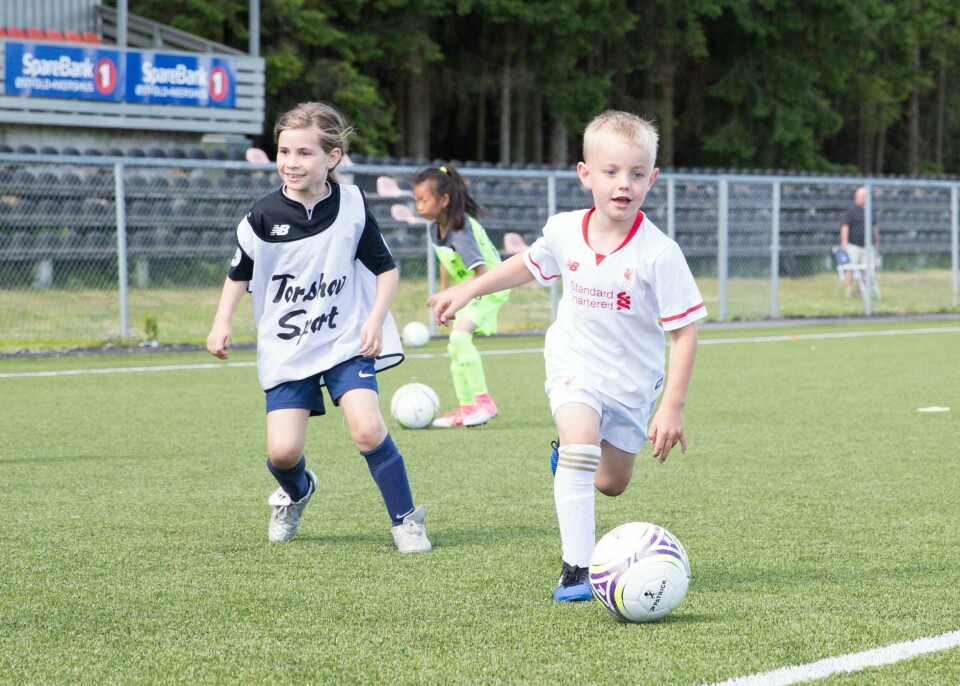 I 2020 sank antall medlemmer i norsk idrett med nesten 10 prosent. Frafallet var størst blant de yngste utøverne. Her fra en fotballskole i Råde i 2017, altså lenge før koronanedstengingen. I 2020 sank antall medlemmer i norsk idrett med nesten 10 prosent. Frafallet var størst blant de yngste utøverne. Her fra en fotballskole i Råde i 2017, altså lenge før koronanedstengingen.